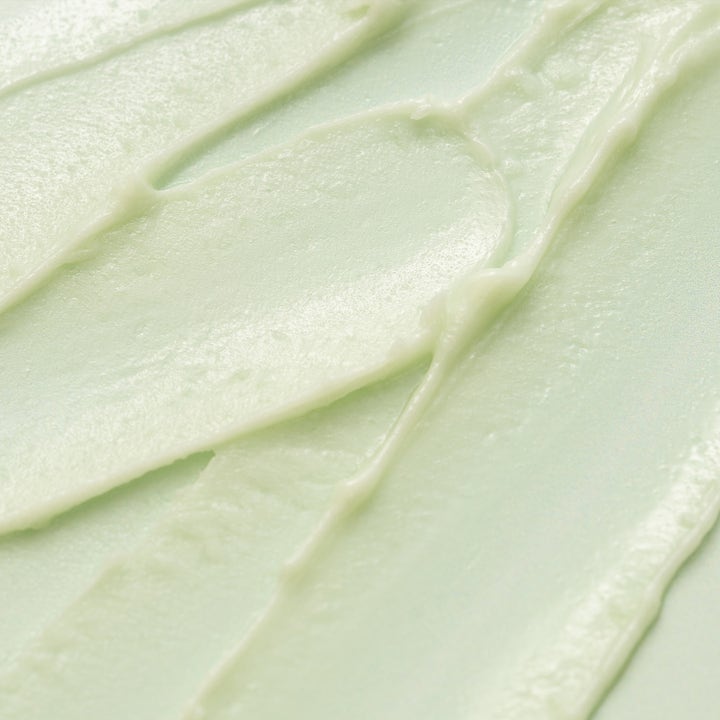 KORA Organics Active Algae Melting Cleansing Balm 100 g ansigtsrens med en cremet og blød lysegrøn tekstur