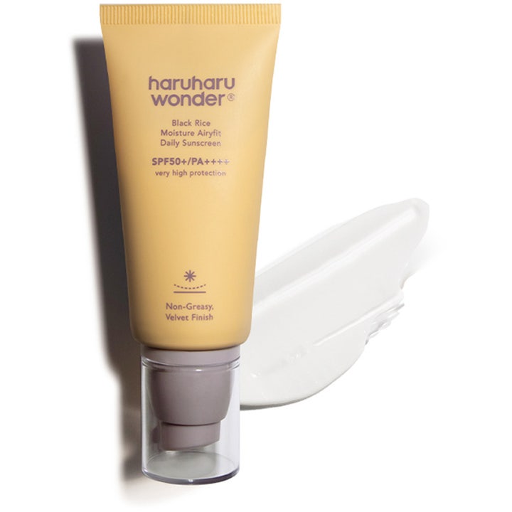 haruharu wonder Black Rice Moisture Airyfit Daily Sunscreen 50 ml SPF50+ gul tube med hvid creme og velvet finish