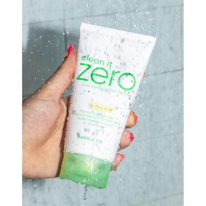 Banila Co Clean It Zero Foam Cleanser 150 ml pore clarifying ansigtsrens i hvid tube med vanddråber