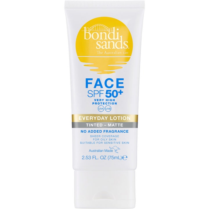 Bondi Sands Face SPF 50+ Everyday Lotion 75 ml tonet solcreme giver mat finish i en hvid plasttube med gul sol