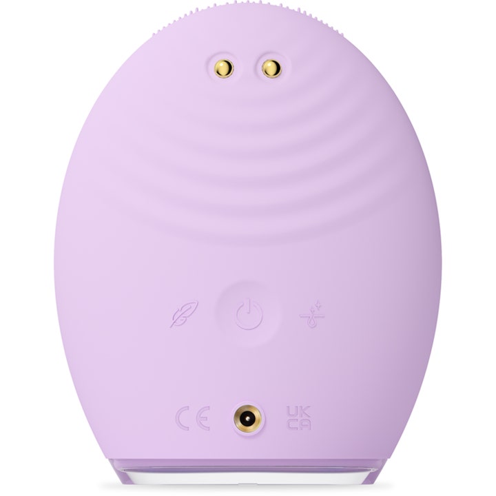 FOREO LUNA 4 plus Sensitive Skin 1 stk lilla beauty tech viser bagsiden med kontrolknapper og guldstik.