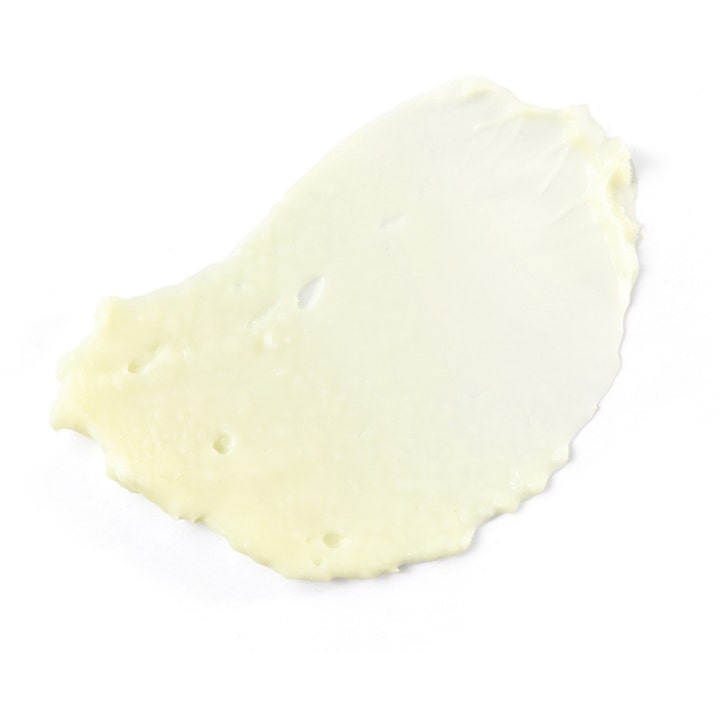 The INKEY List Retinol Eye Cream 15 ml øjencreme viser en cremet lysegul tekstur der modvirker fine linjer