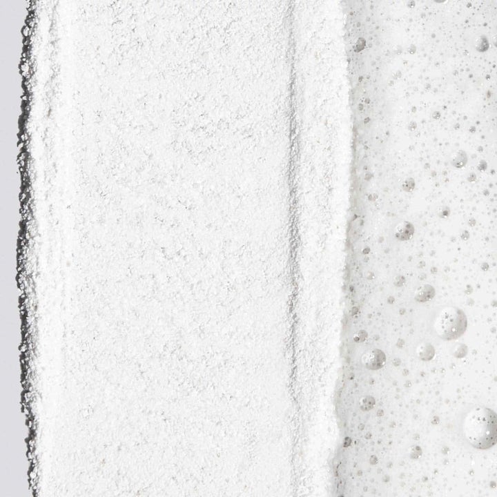 Dermalogica Daily Microfoliant Duo 26 g ansigtspeeling med hvidt pulver og cremet skum der giver huden ny glød
