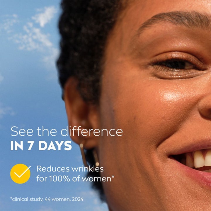 NIVEA Q10 Power Firming Day Cream 50 ml opstrammende ansigtspleje på smilende kvinde der ser færre rynker efter 7 dage