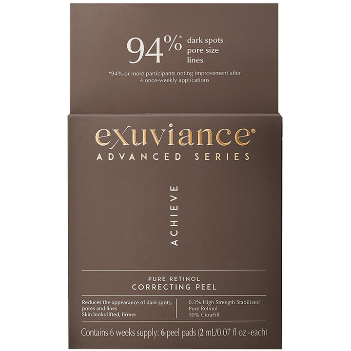 Exuviance Pure Retinol Correcting Peel 6 stk reducerer porer og linjer i en brun papæske med elegant guldskrift.