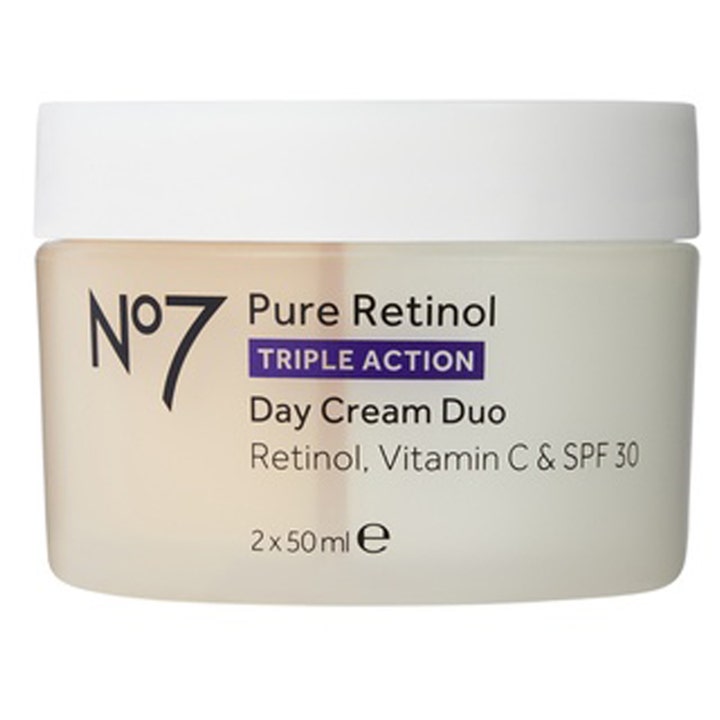 No7 Pure Retinol Triple Action Day Cream Duo 2x50 ml dagcreme med retinol og SPF 30 i en frostet hvid glaskrukke.