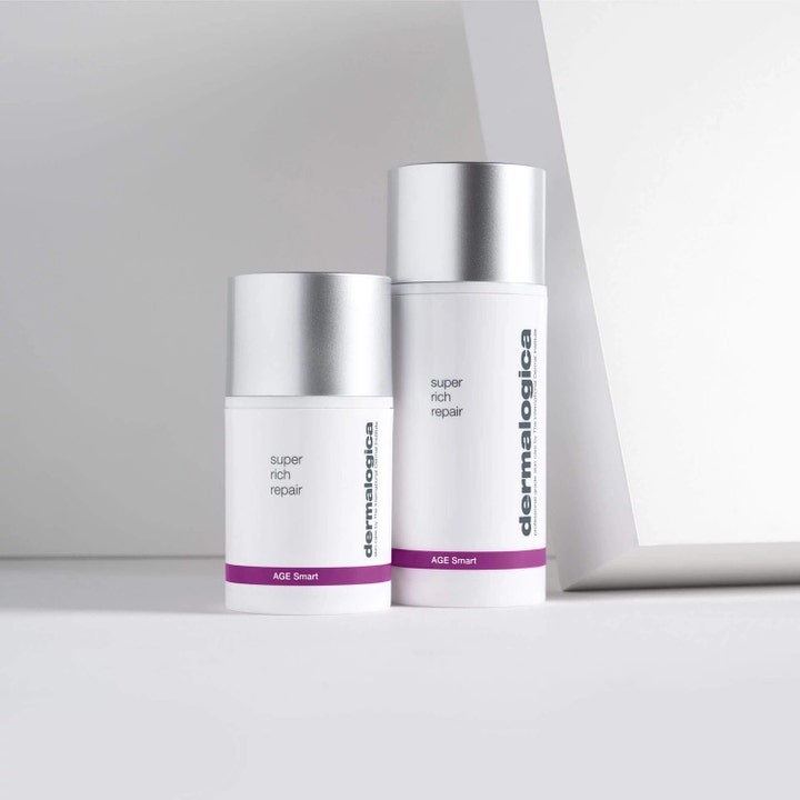 Dermalogica AGE Smart Super Rich Repair 50 ml nærende ansigtscreme i hvide beholdere med sølvlåg til tør hud.
