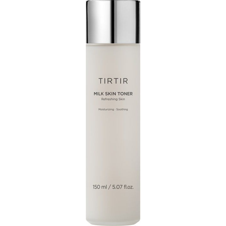 TIRTIR Milk Skin Toner 150 ml beroligende ansigtstonic i en frostet hvid flaske med elegant sølvlåg