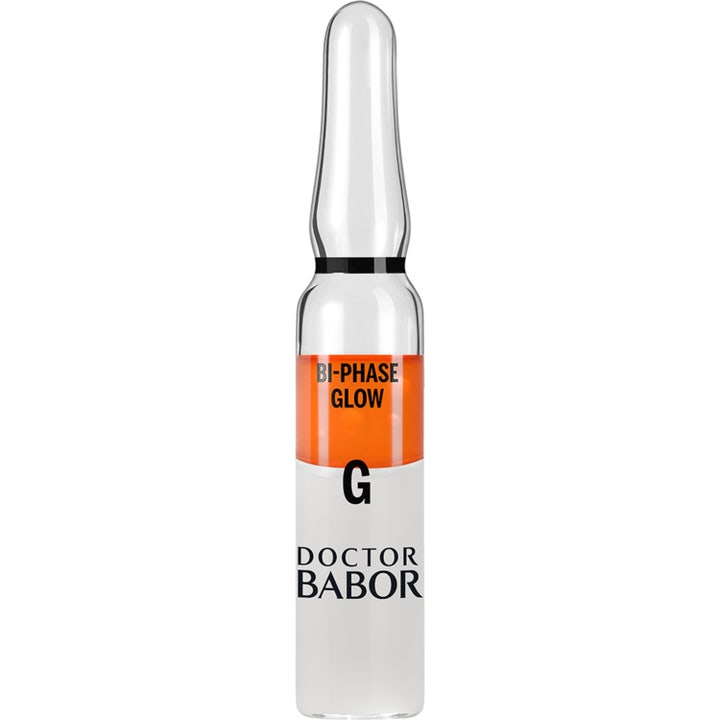 Doctor Babor Bi-Phase Glow ampul skaber udstråling med sin opdelte orange og gennemsigtige formel