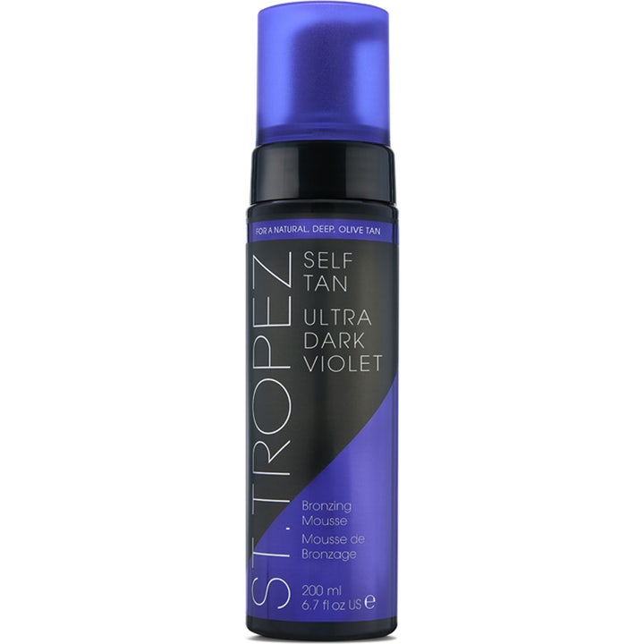 St. Tropez Self Tan Ultra Dark Violet 200 ml selvbruner mousse giver en dyb olivenfarvet glød i sort flaske med lilla detaljer