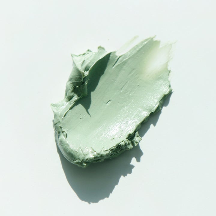 Dr. Ceuracle Jeju Matcha Clay Mask 115 g ansigtsmaske med en cremet lysegrøn lertekstur der renser porerne