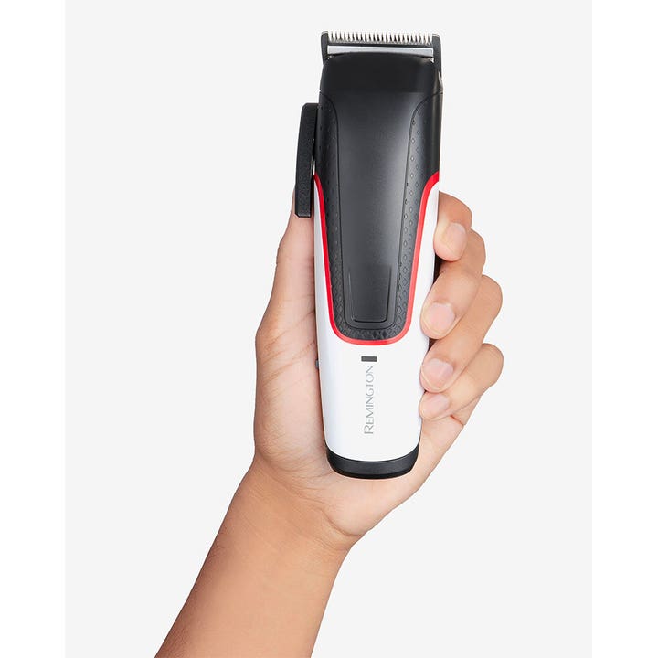 Remington Easy Fade Hair Clipper HC500 1 stk hårklipper i hvidt og sort design med røde detaljer holdt i en hånd