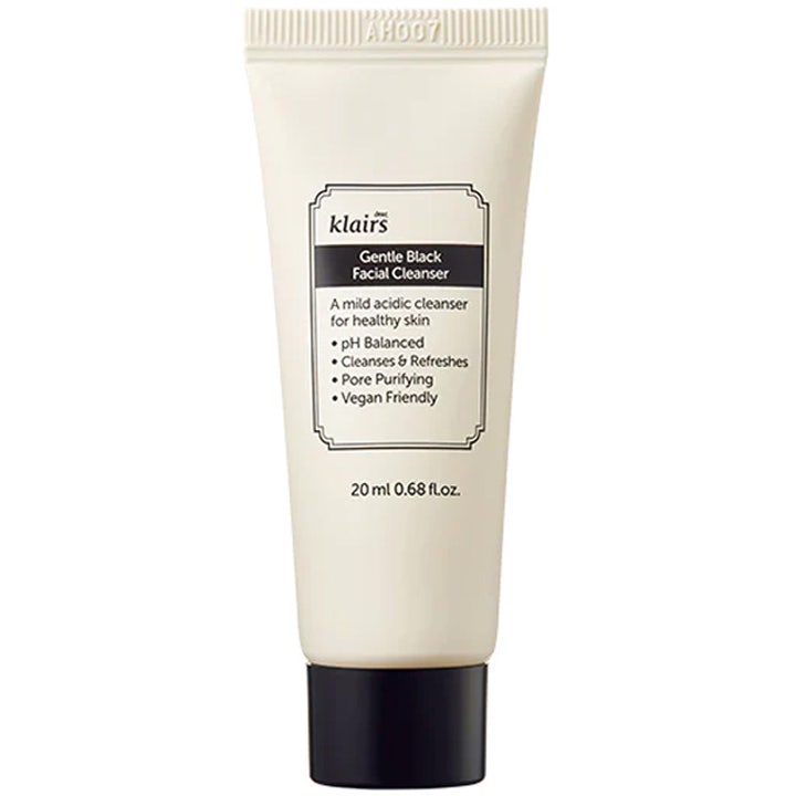 Klairs Gentle Black Facial Cleanser 20 ml pore-rensende ansigtsvask i en cremehvid tube med sort låg.