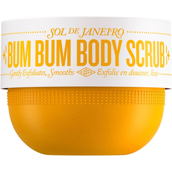 Sol de Janeiro Bum Bum Body Scrub eksfolierende kropsscrub der udglatter huden i gul krukke med hvid label