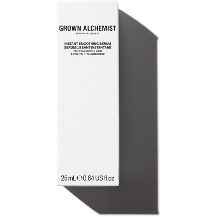 Grown Alchemist Instant Smoothing Serum 25 ml i hvid yderemballage der giver fugt med hyaluronsyre