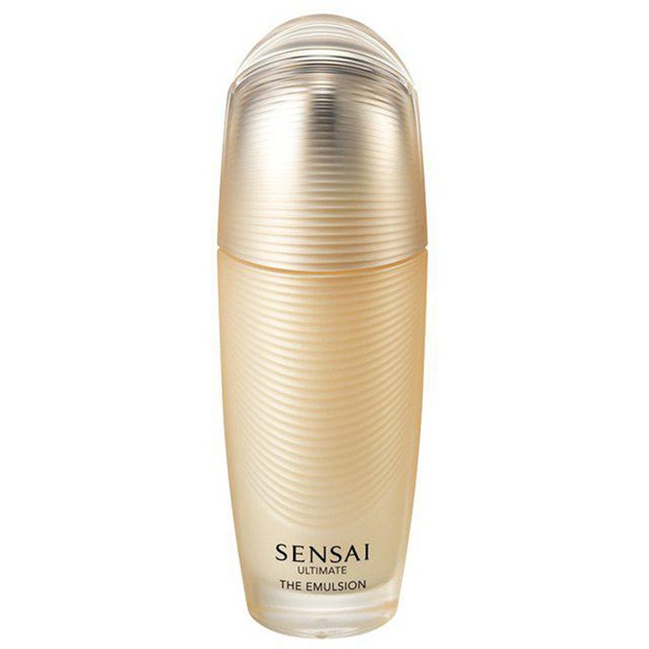 Sensai Ultimate The Emulsion 100ml nærende ansigtsemulsion i elegant guldtonet flaske med rillet struktur.