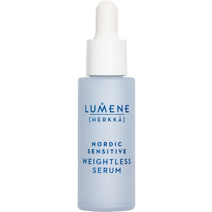 Lumene Nordic Sensitive Weightless Serum 30 ml beroligende ansigtsserum i lyseblå frostet glasflaske med hvid pipette