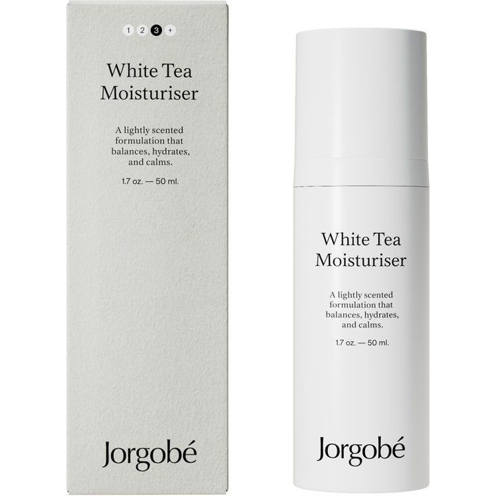 Jorgobé White Tea Moisturiser 50 ml fugtgivende dagcreme i hvid pumpeflaske og matgrå æske der balancerer huden.