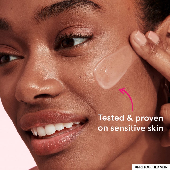 bareMinerals Ageless Phyto-AHA Radiance Facial 50 ml ansigtsserum påføres sensitiv hud for glød