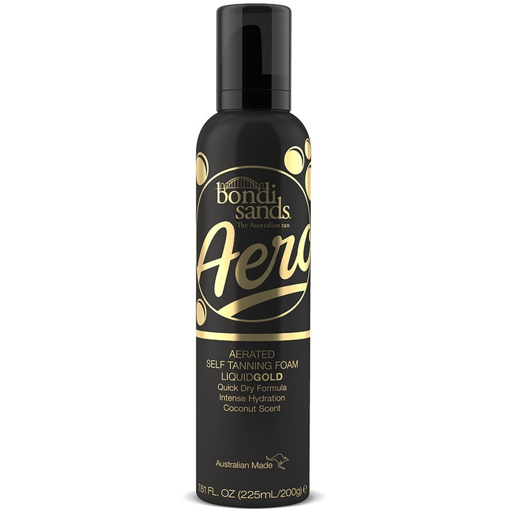 Bondi Sands Aero Liquid Gold 225ml selvbruner skum giver fugt og glød i sort flaske med elegante gulddetaljer.