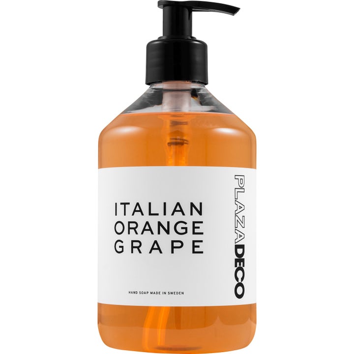 Plaza Deco Italian Orange Grape håndsæbe i gennemsigtig plastflaske med orange væske og sort pumpe.