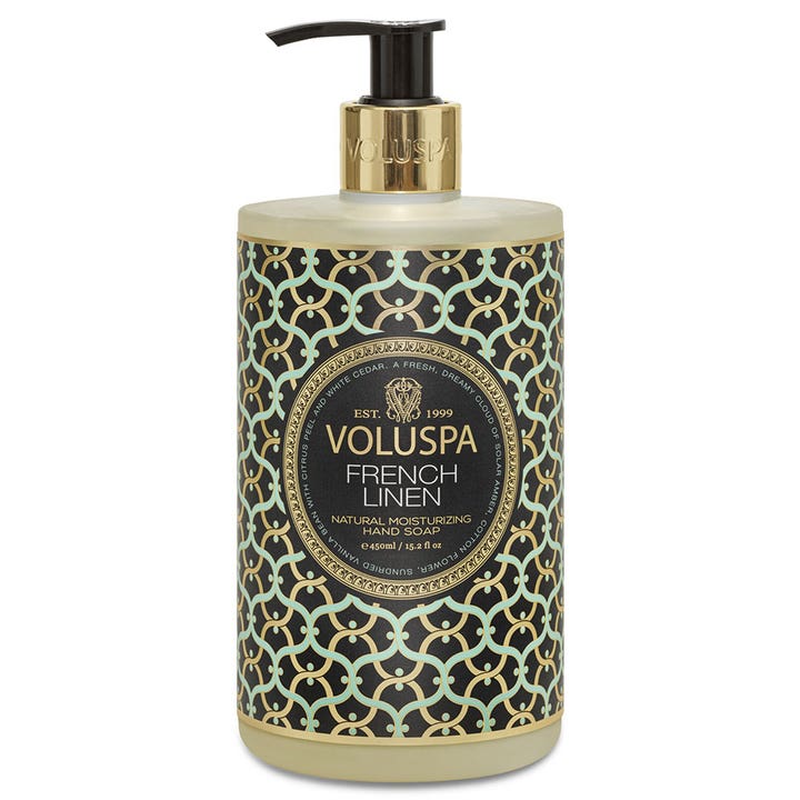 Voluspa French Linen 450 ml fugtgivende håndsæbe i mønstret flaske med guldfarvede detaljer og sort pumpe