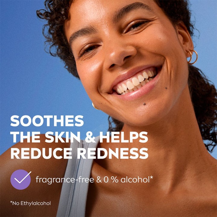NIVEA Sensitive Cleansing Wipes 25 stk beroligende makeupfjerner viser en smilende kvinde og tekst om 0% alkohol