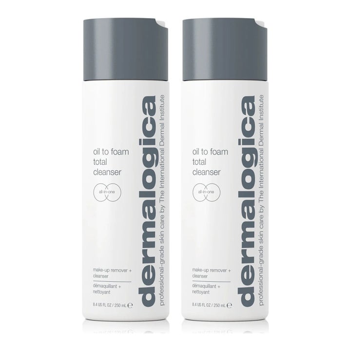 Dermalogica Oil to Foam Total Cleanser 250 ml alt i en makeupfjerner og ansigtsrens i to hvide flasker med gråt låg