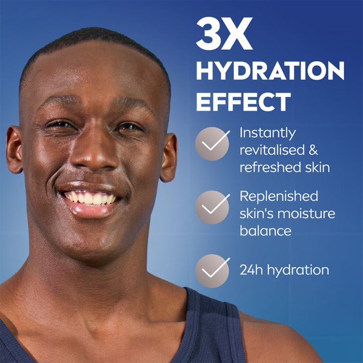 NIVEA Protect & Care After Shave Balm 100 ml giver 24h fugt og 3X hydration effekt vist med en smilende mand.