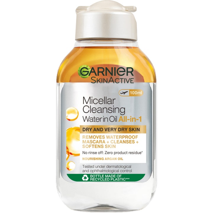 Garnier SkinActive Micellar Cleansing Water in Oil 100ml renser tør hud i en gennemsigtig plastflaske med gylden olie