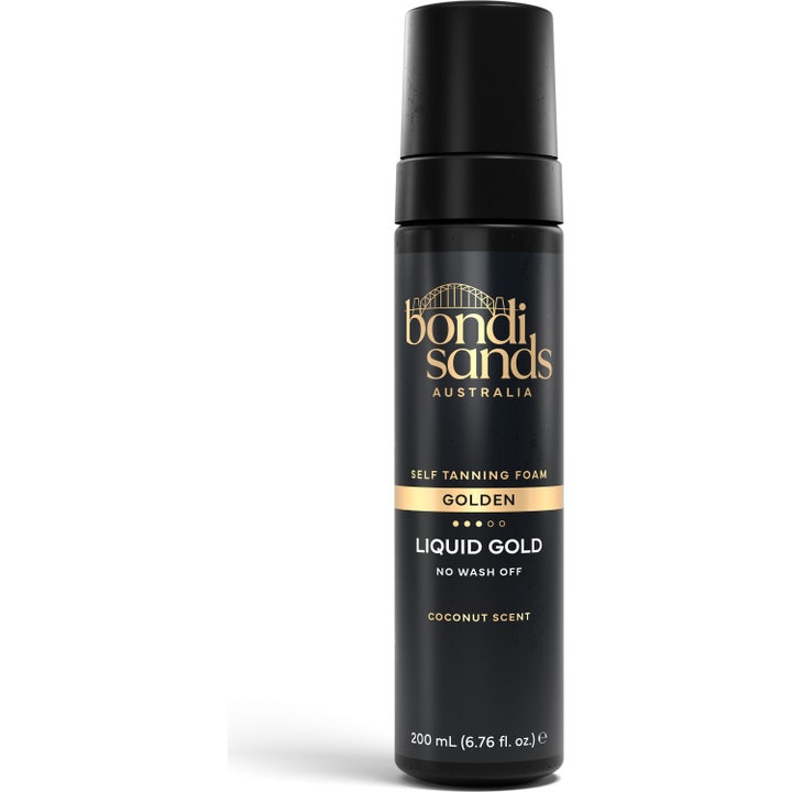Bondi Sands Liquid Gold Self Tanning Foam 200 ml selvbruner giver gylden kulør i sort flaske med gulddetaljer