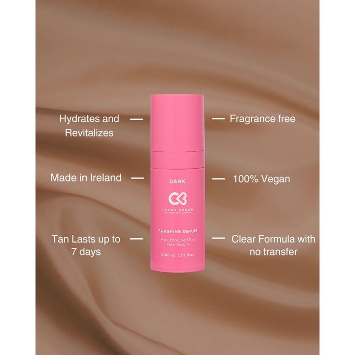 Cocoa Brown Sunshine Serum 30 ml fugtgivende selvbruner i pink flaske med info om vegansk indhold på brun baggrund.