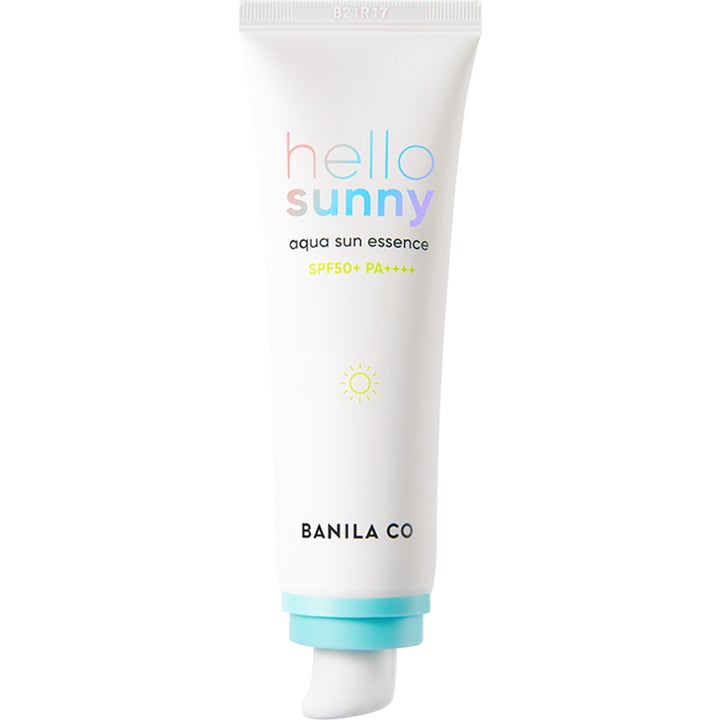 Banila Co Hello Sunny Aqua Sun Essence 50 ml solcreme til ansigtet i hvid tube med lyseblåt låg og SPF50+.