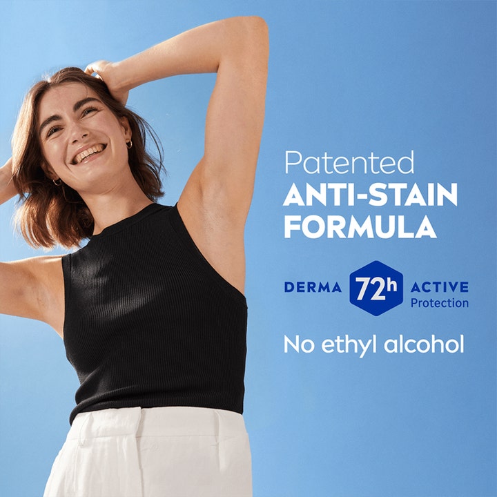 NIVEA Black & White Original Spray 150 ml deodorant spray med 72h beskyttelse og anti-stain formula vist med kvinde.