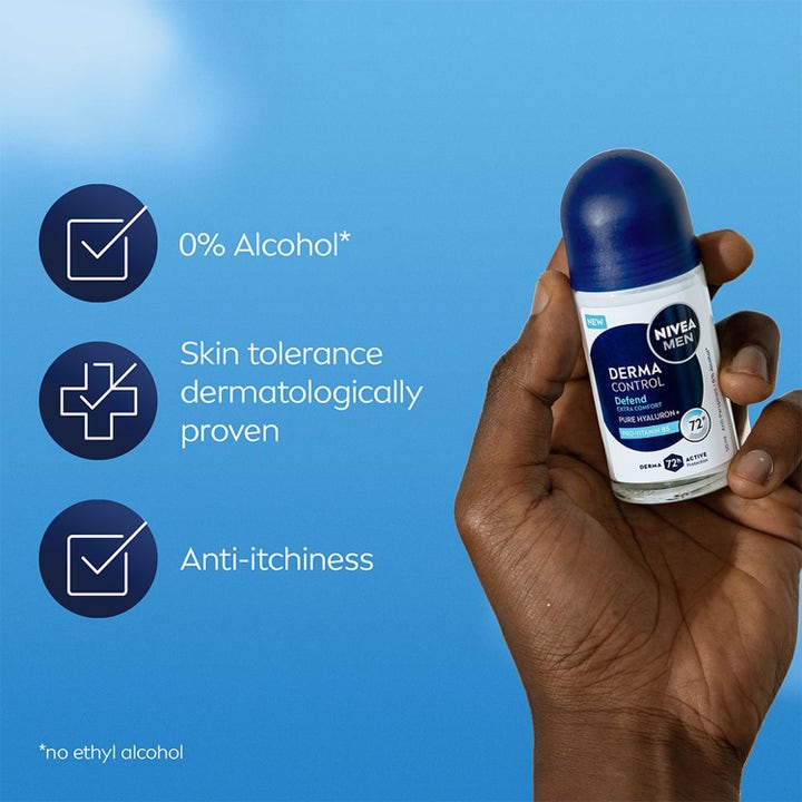 NIVEA Derma Control Defend Roll On 50 ml antiperspirant giver 72 timers beskyttelse og holdes i en hånd mod blå baggrund.