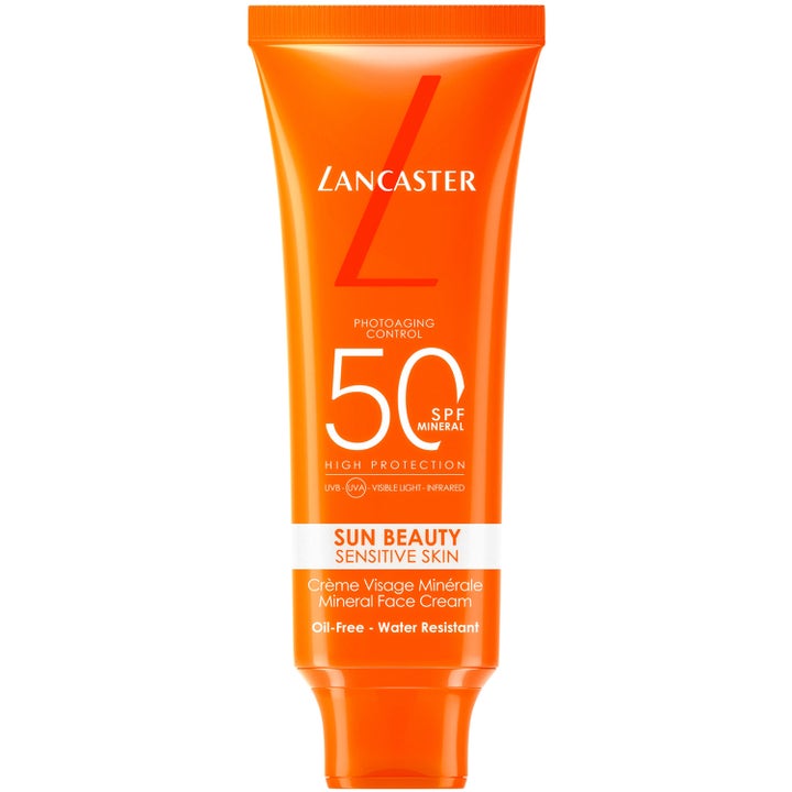 Lancaster Sun Beauty Sensitive Skin Mineral Face Cream SPF 50 beskyttende ansigtssolcreme i en klar orange plasttube.