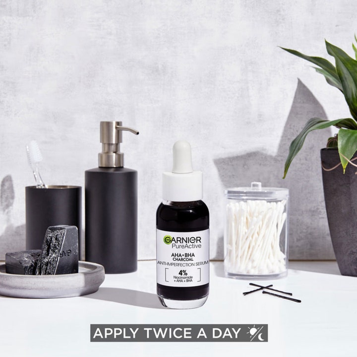 Garnier SkinActive PureActive Blemish Black Out Serum 30 ml med kul og AHA BHA mod urenheder i badeværelsesmiljø