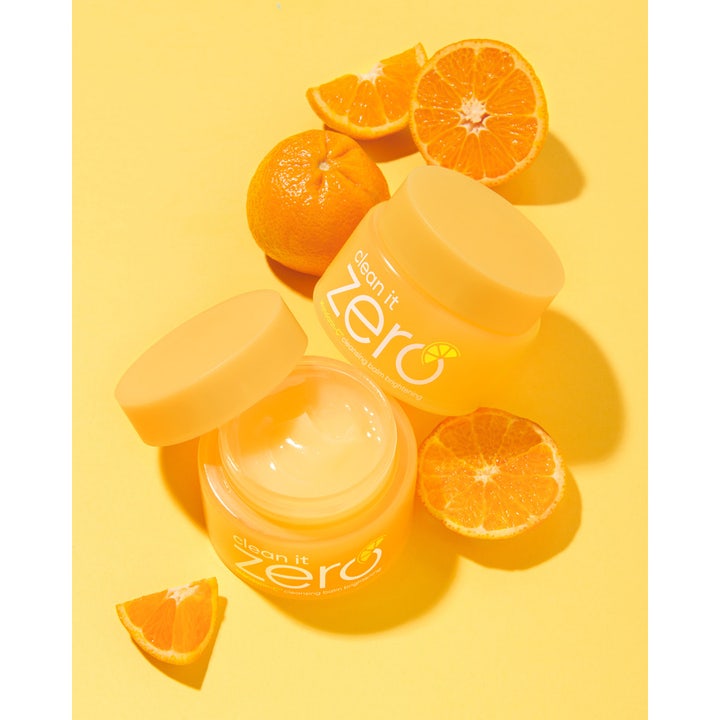 Banila Co Clean It Zero Brightening 100 ml cleansing balm i gul krukke med friske mandariner