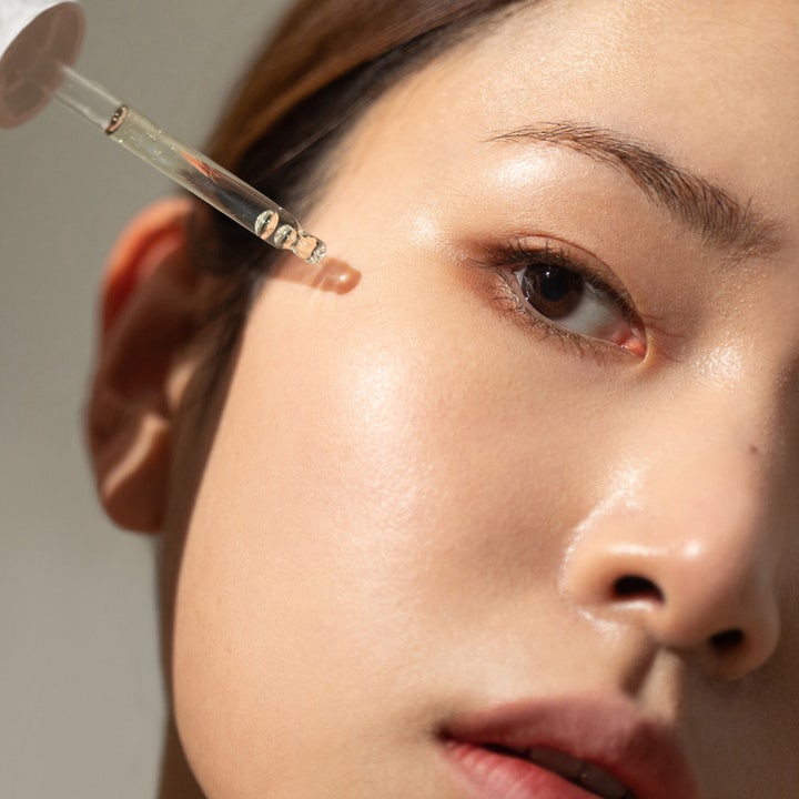 haruharu wonder Black Rice Hyaluronic Botanical 2GF wonderful Ampoule 30 ml fugtgivende serum påføres huden med pipette.