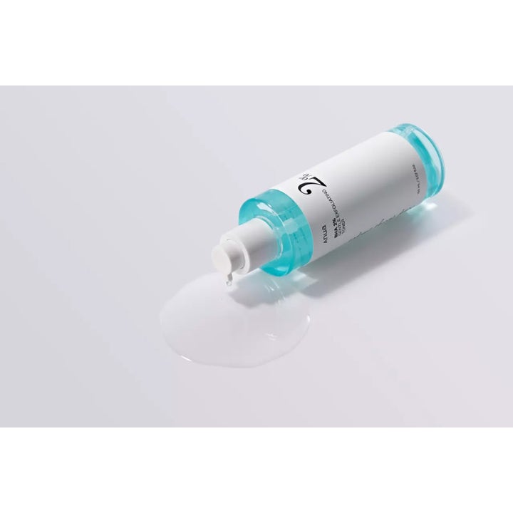 Anua BHA 2% Gentle Exfoliating Toner 150 ml eksfolierende toner i blå flaske med klar flydende tekstur.