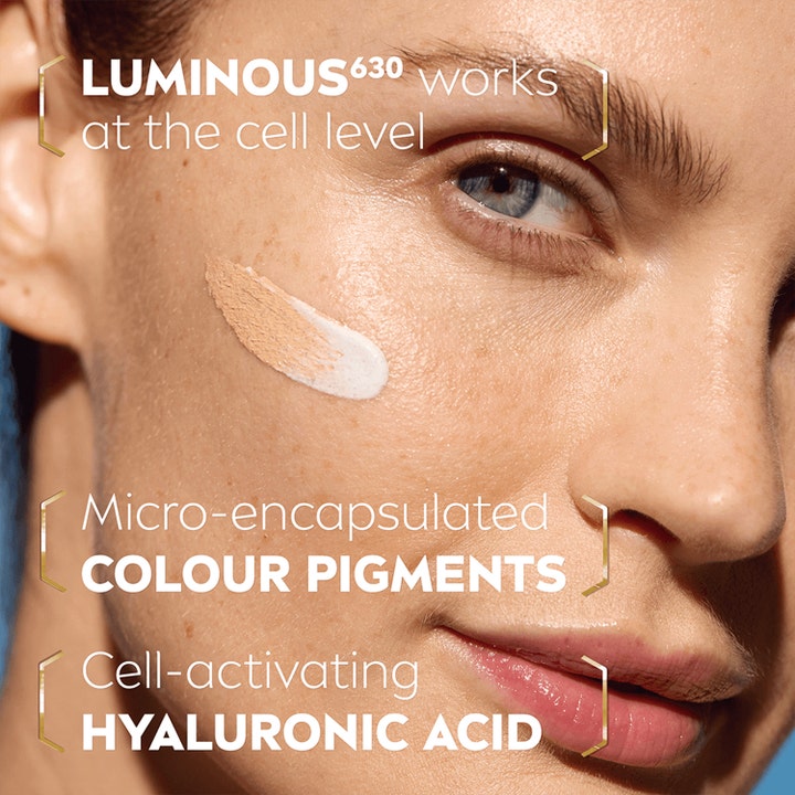 NIVEA Luminous 630 CC Fluid 40 ml mod mørke pletter viser mikroindkapslede pigmenter og hyaluronsyre på kinden.