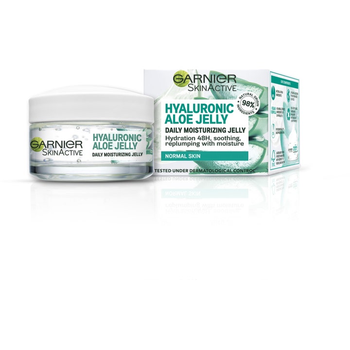 Garnier Hyaluronic Aloe Jelly 50 ml fugtgivende gelcreme i klar glaskrukke med hvidt låg ved siden af papæsken