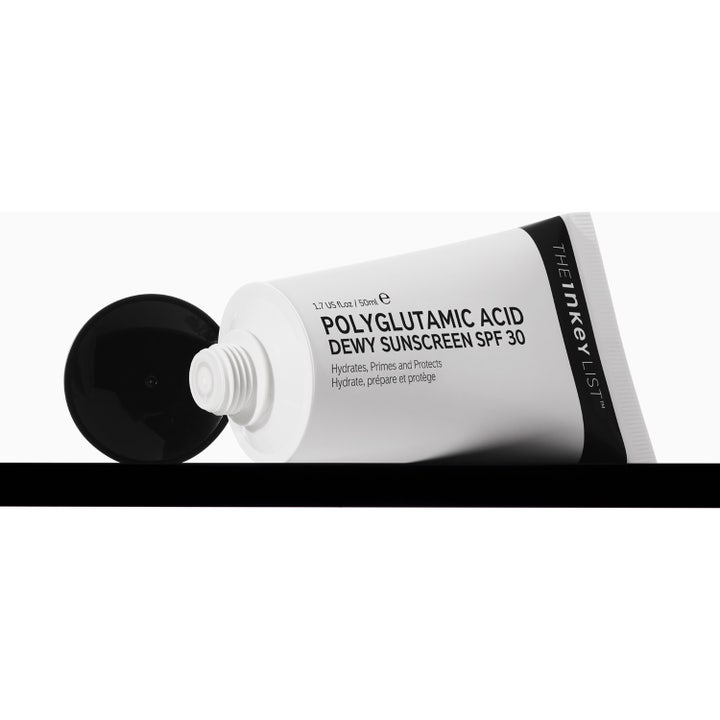 The INKEY List Polyglutamic Acid Dewy Sunscreen 50 ml fugtgivende solcreme i hvid tube og æske med SPF 30