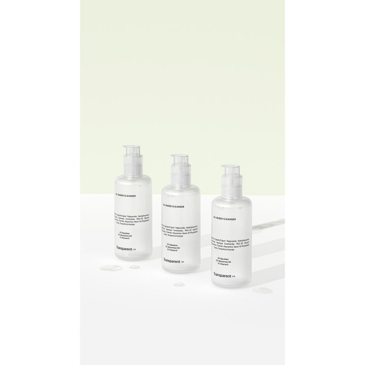 Niche Beauty Lab Transparent Lab Oil-Based Cleanser 200 ml ansigtsrens med squalane i tre hvide flasker med pumpe
