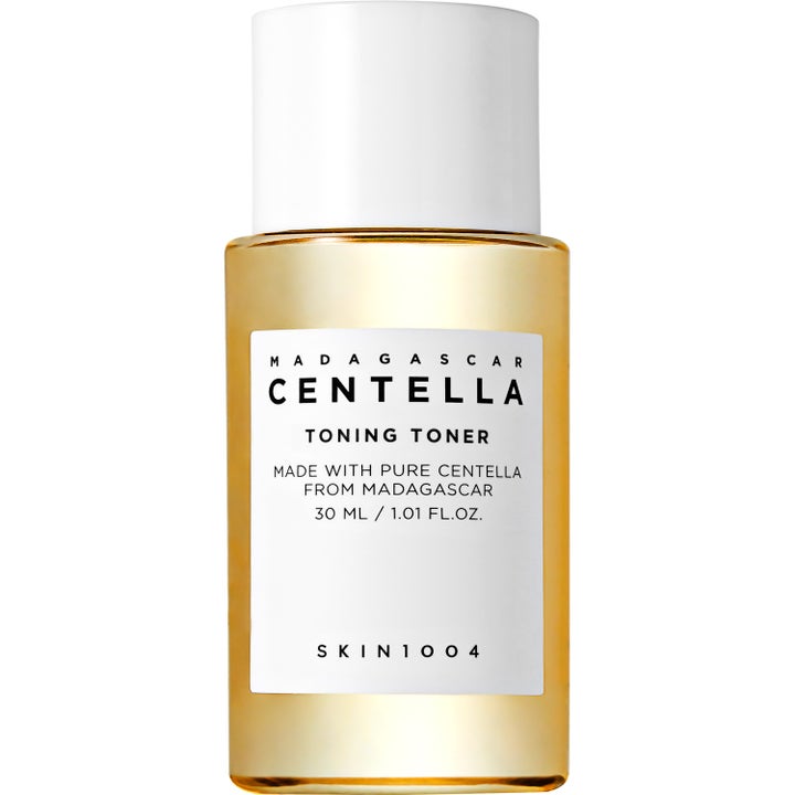 SKIN1004 Madagascar Centella Toning Toner 30 ml eksfolierende ansigtstoner i gennemsigtig flaske med hvidt låg