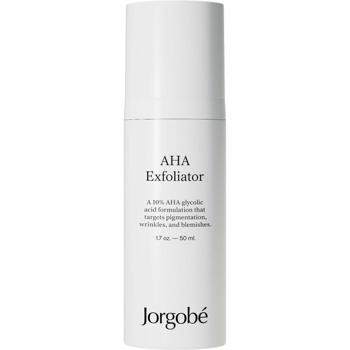 Jorgobé AHA Exfoliator 50 ml eksfolierende ansigtsserum i hvid flaske med pumpe mod urenheder