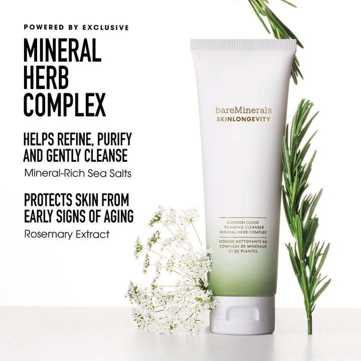 bareMinerals Skinlongevity 120 ml rensende ansigtsskum i hvid og grøn tube med Mineral Herb Complex og rosmarin