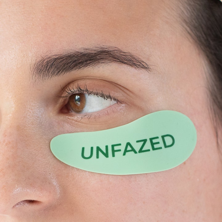 Blik Reusable Eye Masks Green 1 stk genanvendelige øjenmasker lysegrøn patch med teksten UNFAZED under øjet