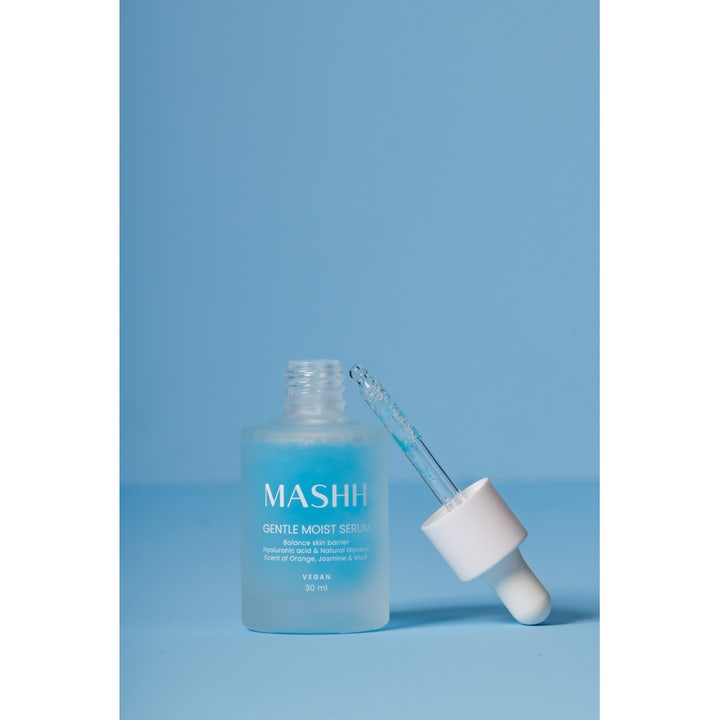 MASHH Gentle Moist Serum 30 ml fugtgivende ansigtsserum med hyaluronsyre i frostet glasflaske med hvid pipette