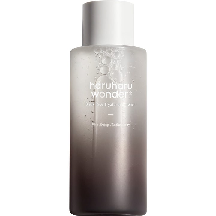 Haruharu Wonder Black Rice Hyaluronic Toner 150ml fugtgivende toner i frostet flaske med mørk gradient og hvidt låg